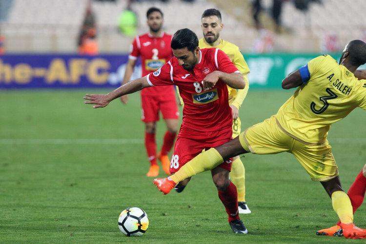 (عکس) داور جنجالی دوباره به پرسپولیس رسید (عکس) داور جنجالی دوباره به پرسپولیس رسید