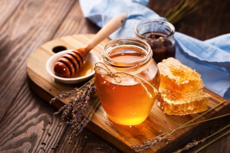 کدام افراد نباید عسل مصرف کنند؟